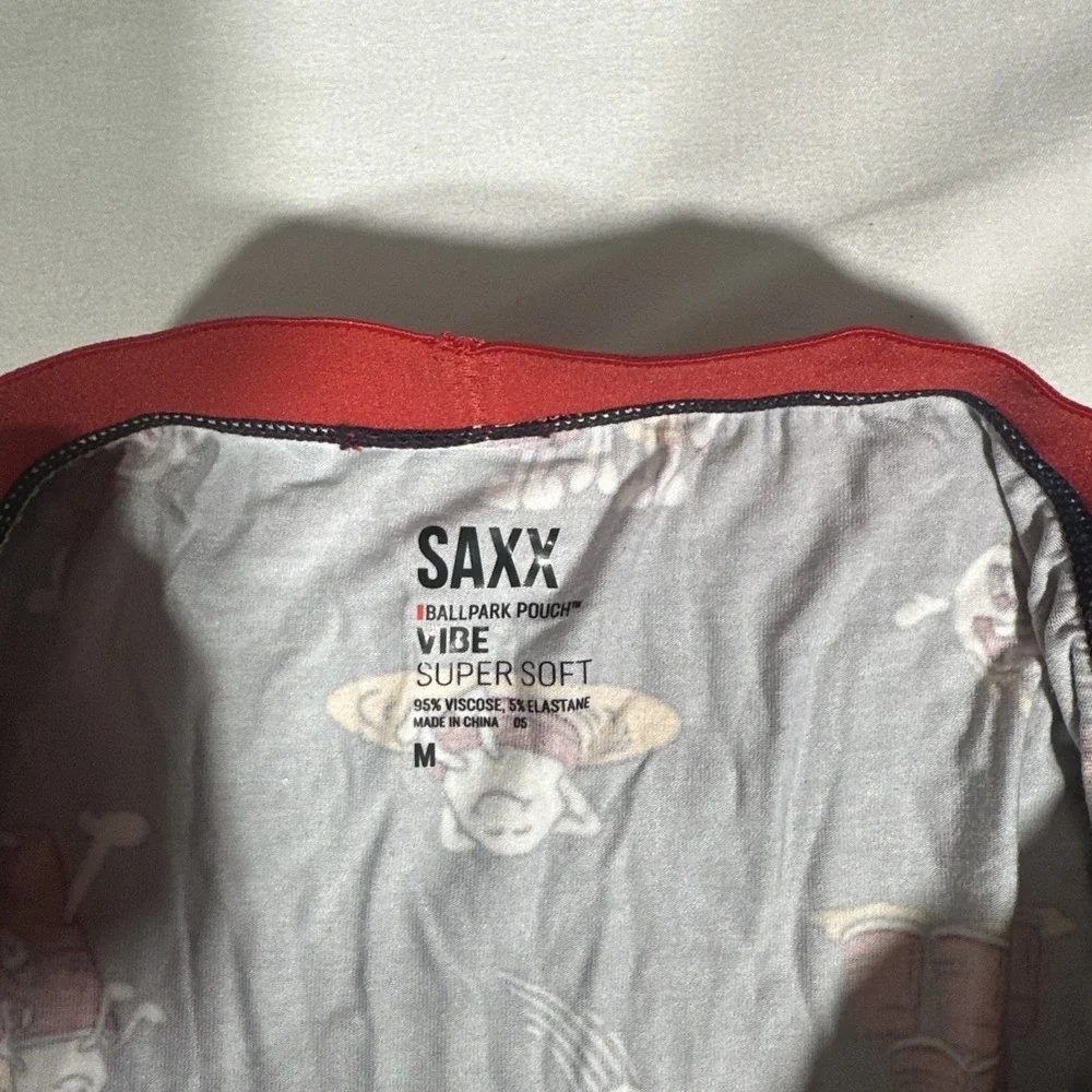 NIB $34 SAXX UNDERWEAR [ Medium ] Vibe Super Soft Boxer Brief Party Foul‎ U1609